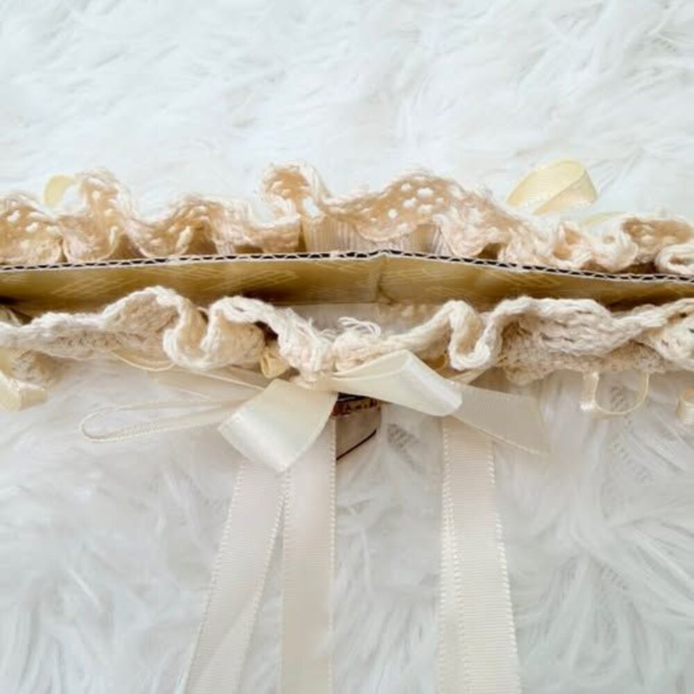 Ivory Lace Bridal Garter Wedding Garter Heart Charm Keepsake - Picture 7 of 8